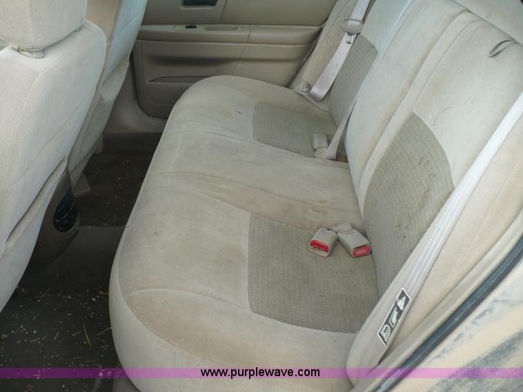 image for item B6308 2003 Ford Taurus SES