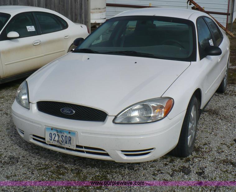 image for item B6309 2006 Ford Taurus SE