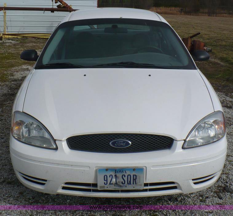 image for item B6309 2006 Ford Taurus SE