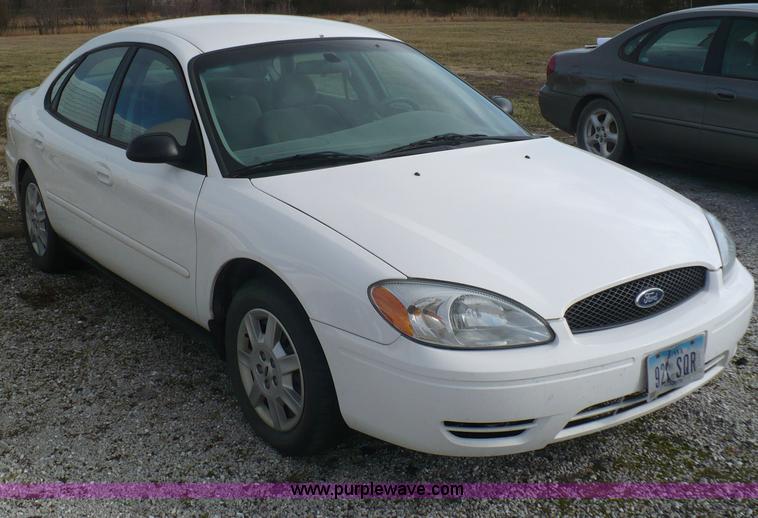 image for item B6309 2006 Ford Taurus SE