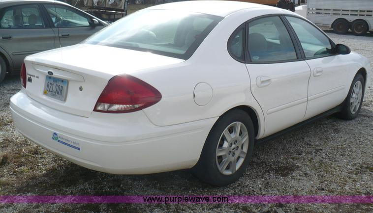 image for item B6309 2006 Ford Taurus SE