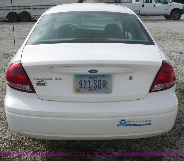 image for item B6309 2006 Ford Taurus SE