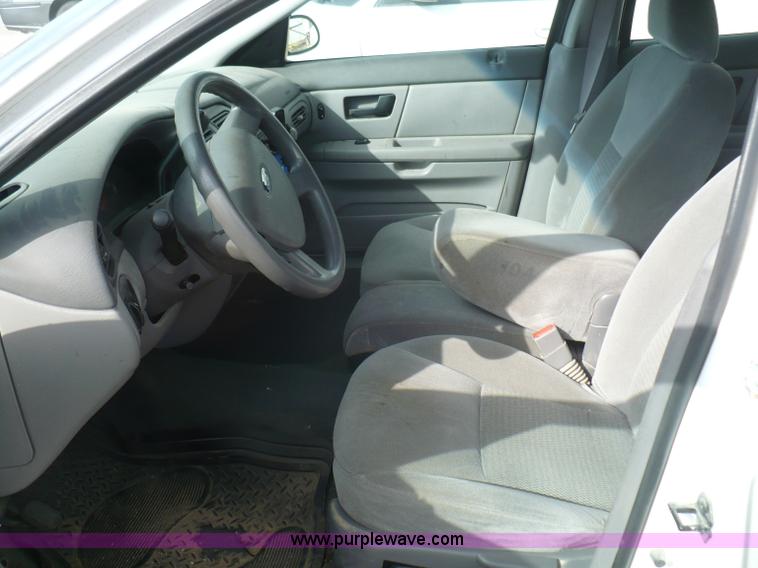 image for item B6309 2006 Ford Taurus SE