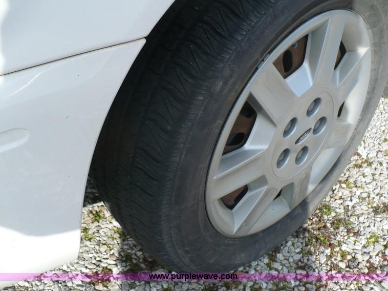 image for item B6309 2006 Ford Taurus SE