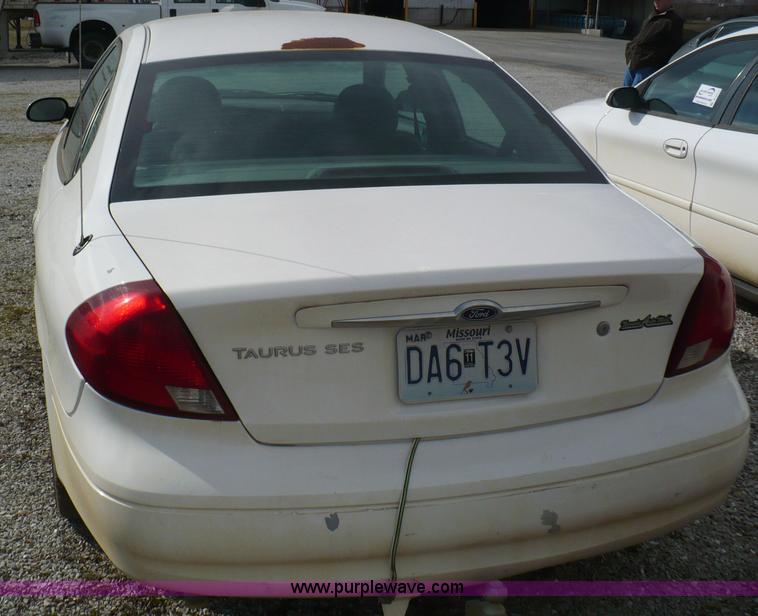 image for item B6310 2003 Ford Taurus SES