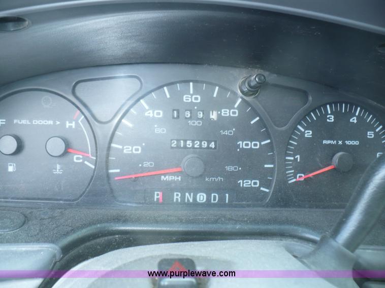 image for item B6310 2003 Ford Taurus SES