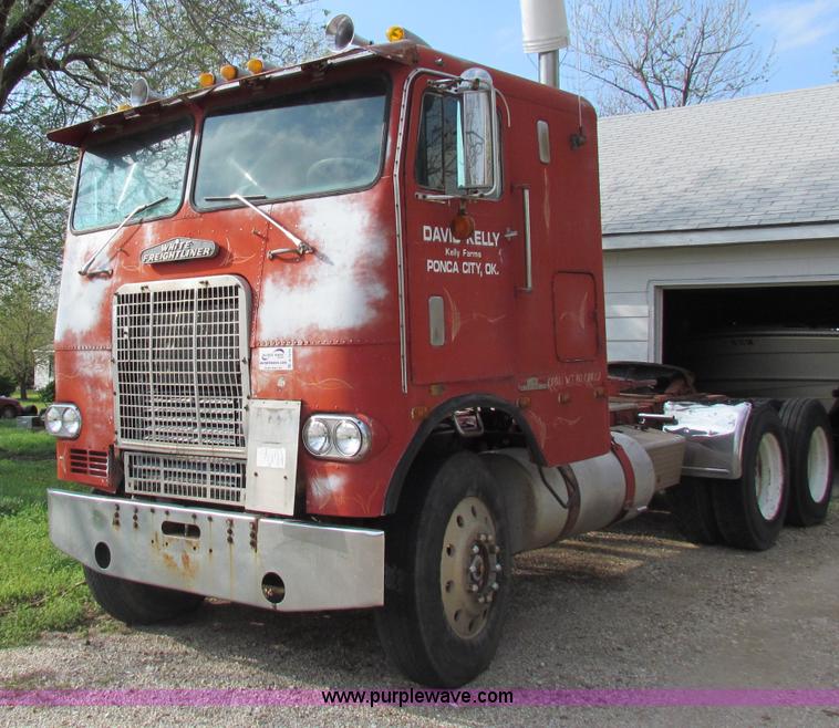 image for item B7210 1974 Freightliner semi truck