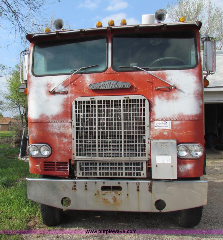 image for item B7210 1974 Freightliner semi truck