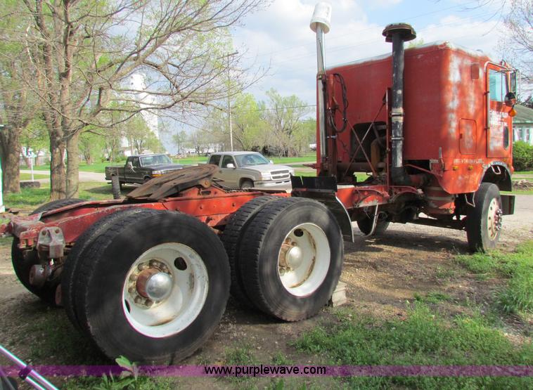 image for item B7210 1974 Freightliner semi truck