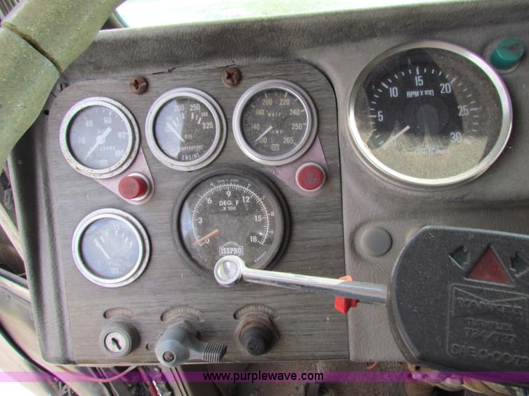 image for item B7210 1974 Freightliner semi truck