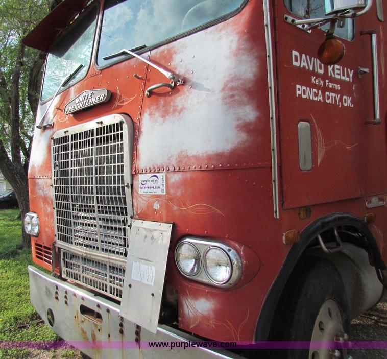 image for item B7210 1974 Freightliner semi truck