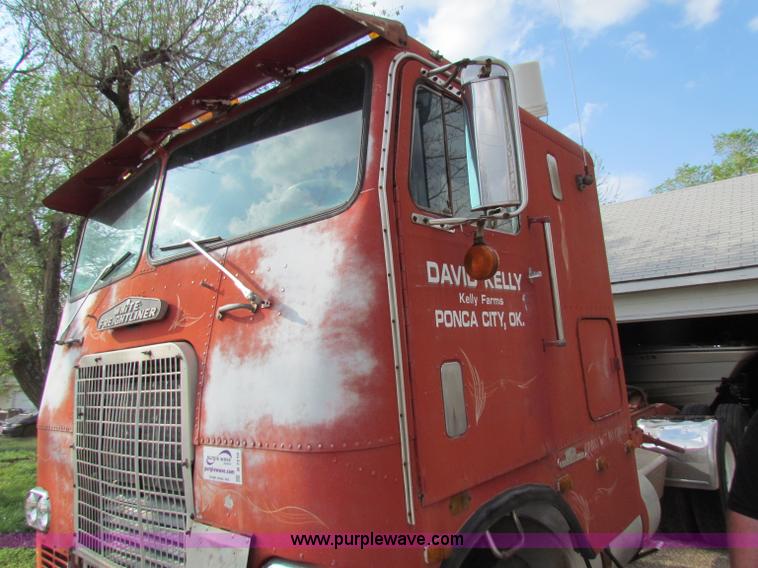 image for item B7210 1974 Freightliner semi truck