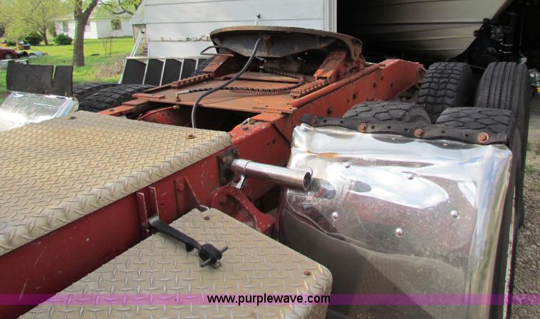 image for item B7210 1974 Freightliner semi truck
