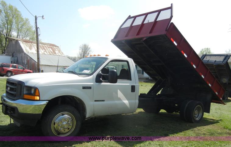 image for item C4240 2000 Ford F550 XL Super Duty pickup truck