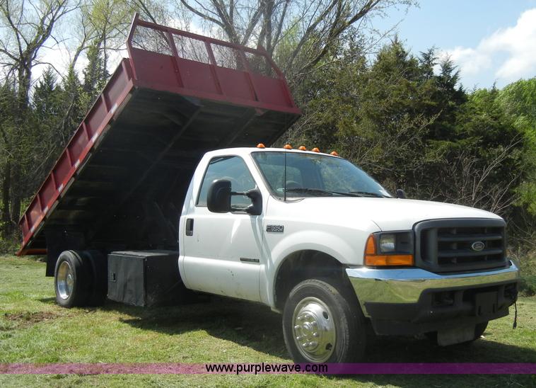 image for item C4240 2000 Ford F550 XL Super Duty pickup truck