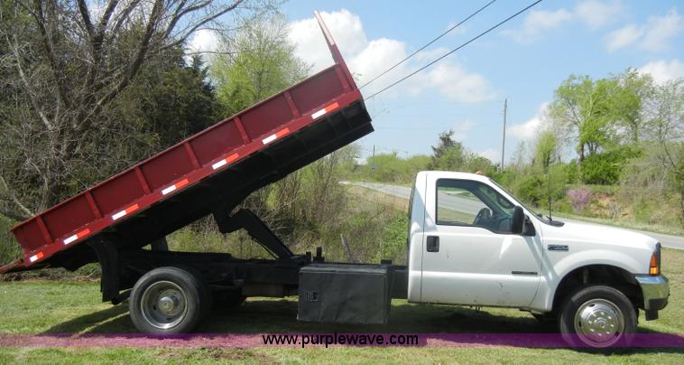 image for item C4240 2000 Ford F550 XL Super Duty pickup truck
