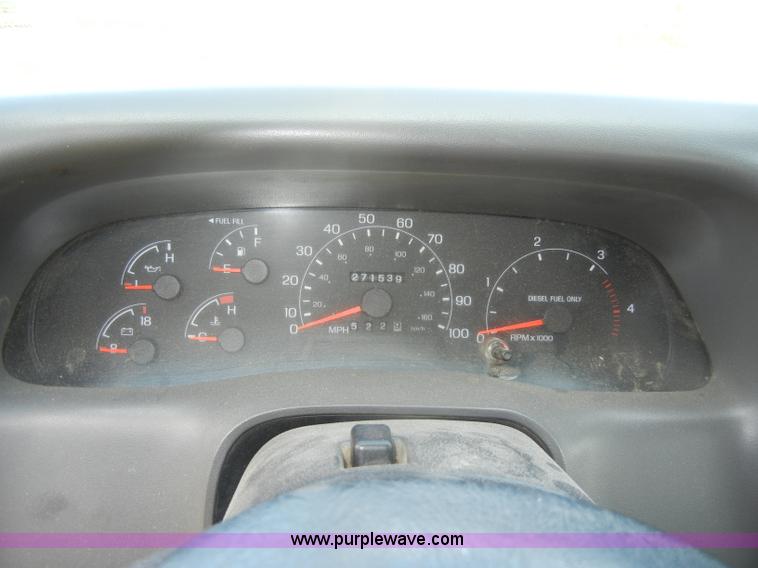 image for item C4240 2000 Ford F550 XL Super Duty pickup truck