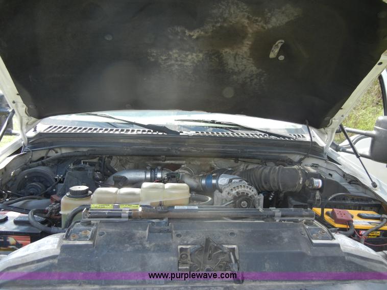 image for item C4240 2000 Ford F550 XL Super Duty pickup truck