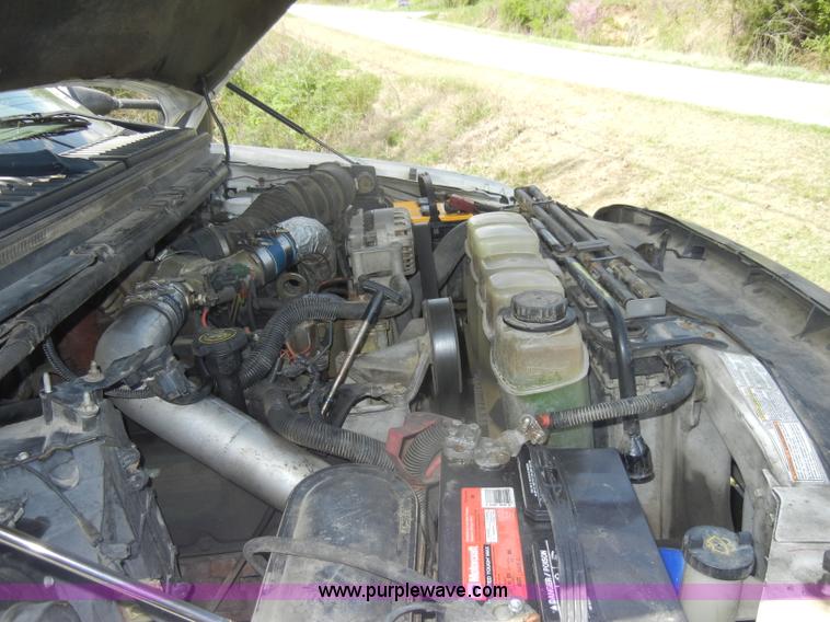 image for item C4240 2000 Ford F550 XL Super Duty pickup truck