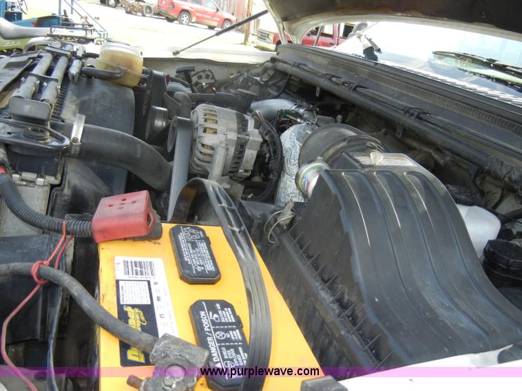 image for item C4240 2000 Ford F550 XL Super Duty pickup truck