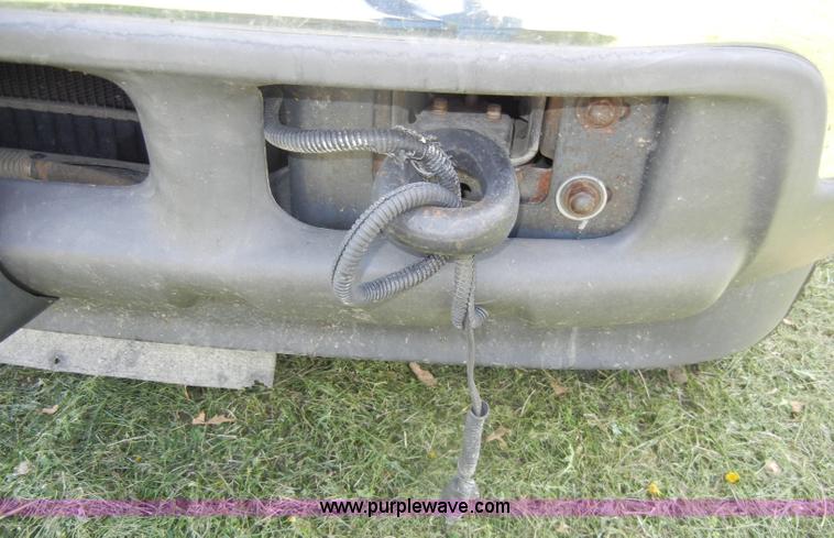 image for item C4240 2000 Ford F550 XL Super Duty pickup truck