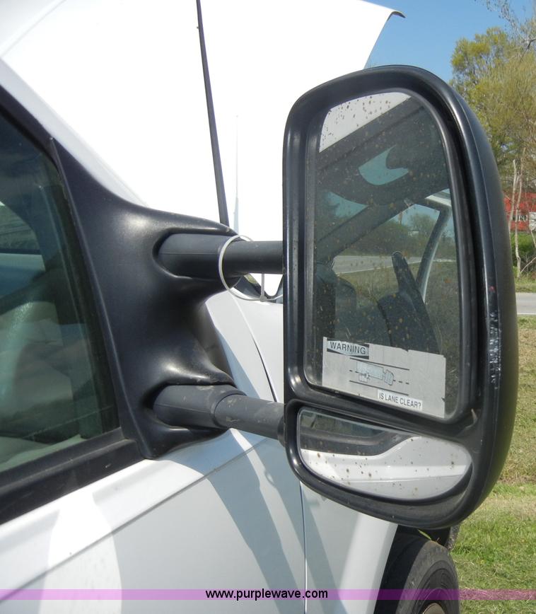 image for item C4240 2000 Ford F550 XL Super Duty pickup truck