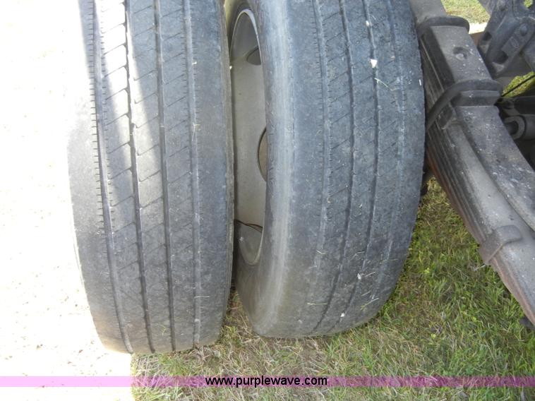 image for item C4240 2000 Ford F550 XL Super Duty pickup truck