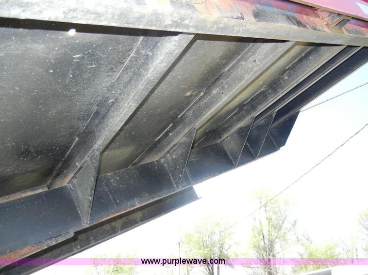 image for item C4240 2000 Ford F550 XL Super Duty pickup truck