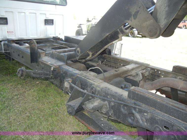 image for item C4240 2000 Ford F550 XL Super Duty pickup truck