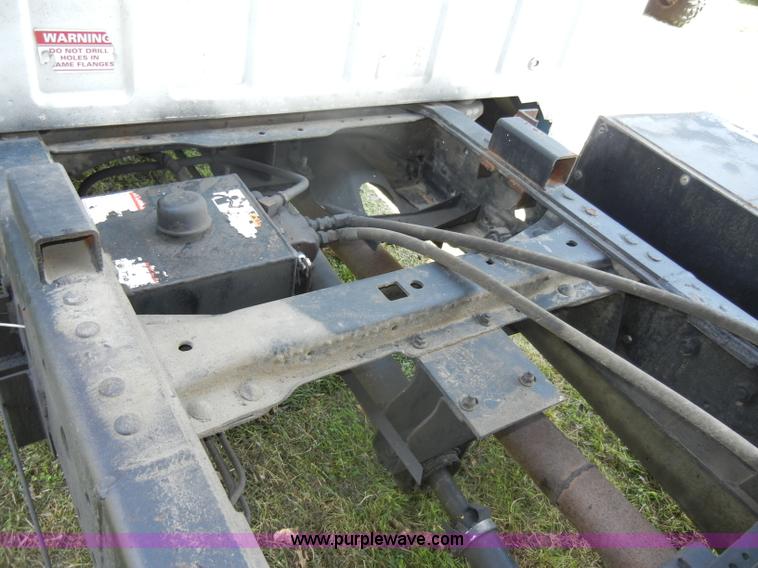 image for item C4240 2000 Ford F550 XL Super Duty pickup truck