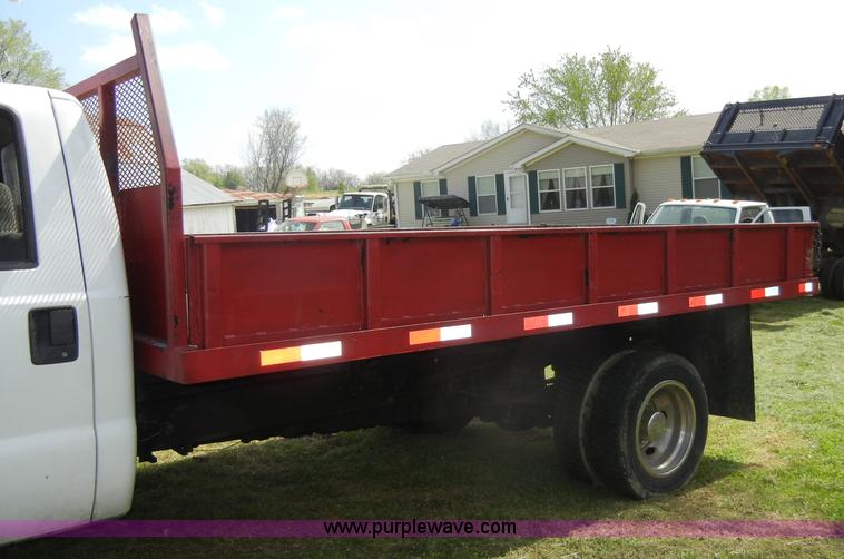 image for item C4240 2000 Ford F550 XL Super Duty pickup truck