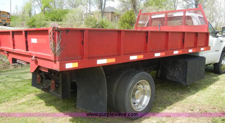 image for item C4240 2000 Ford F550 XL Super Duty pickup truck