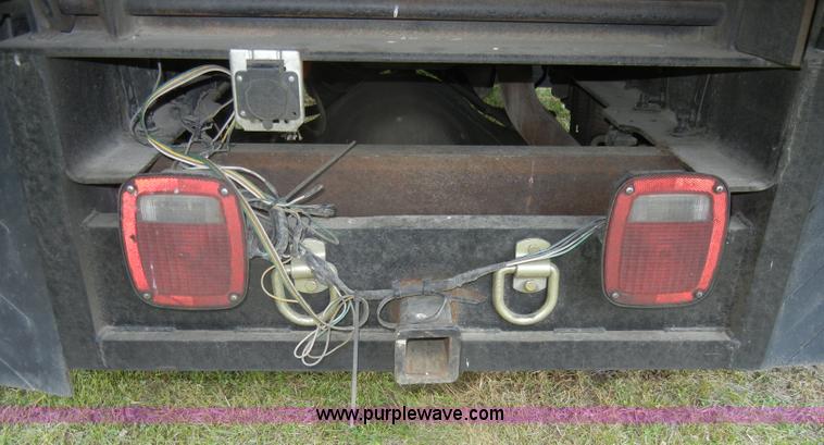 image for item C4240 2000 Ford F550 XL Super Duty pickup truck