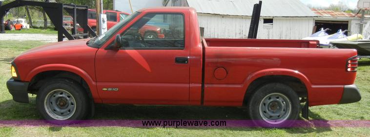 image for item C4244 1996 Chevrolet S10 pickup truck