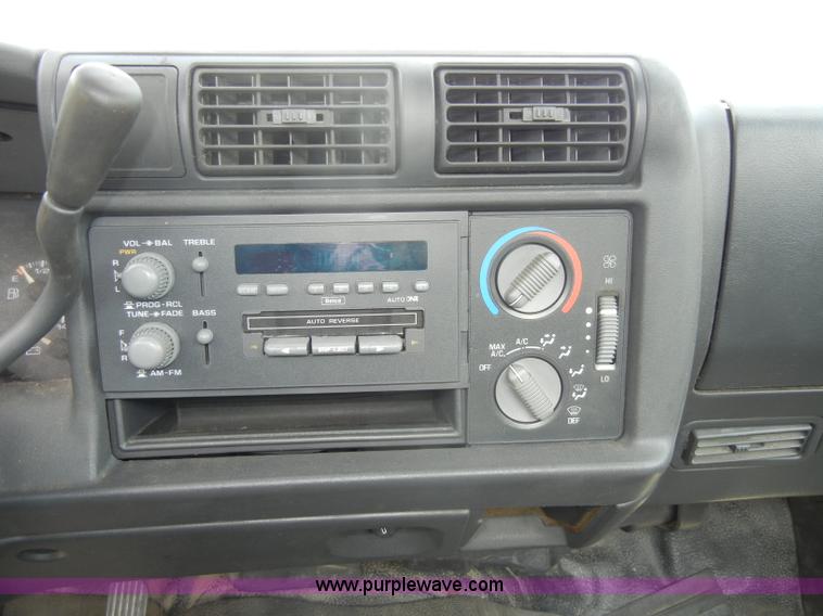 image for item C4244 1996 Chevrolet S10 pickup truck