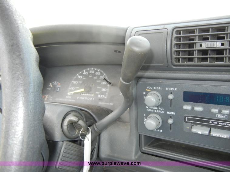 image for item C4244 1996 Chevrolet S10 pickup truck