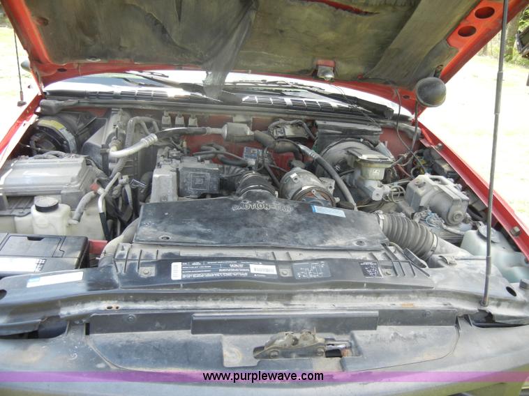 image for item C4244 1996 Chevrolet S10 pickup truck