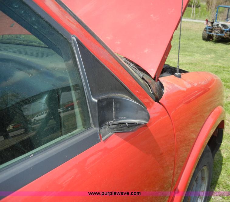 image for item C4244 1996 Chevrolet S10 pickup truck