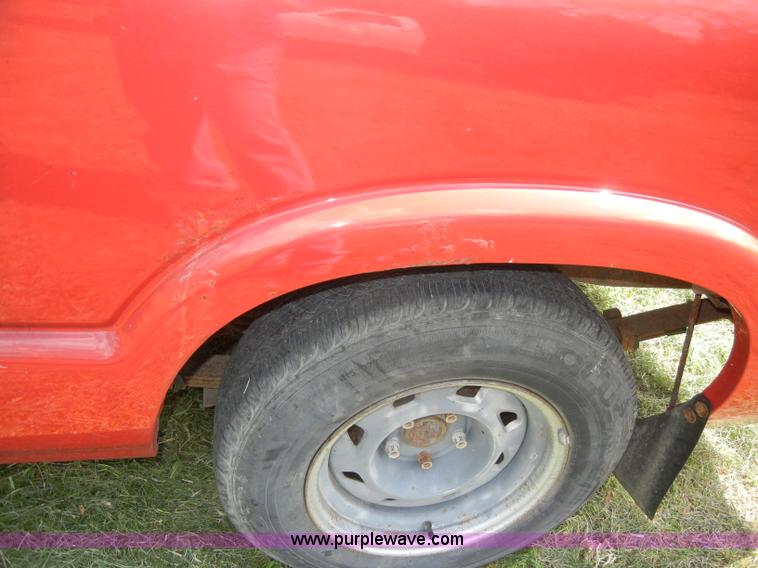 image for item C4244 1996 Chevrolet S10 pickup truck