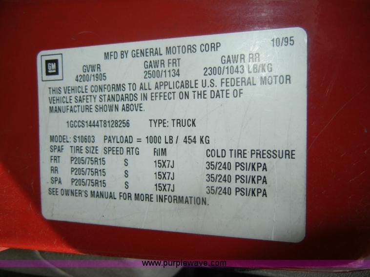 image for item C4244 1996 Chevrolet S10 pickup truck