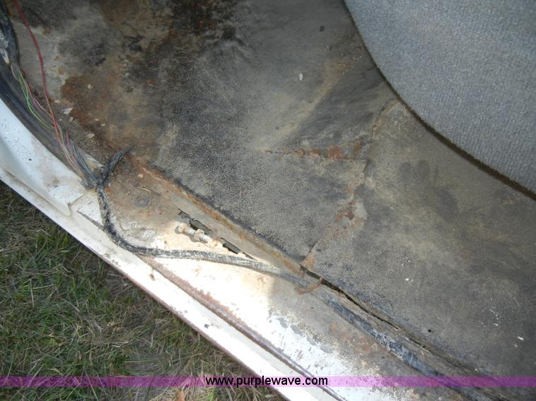 image for item C4245 1993 Ford F350 XL pickup truck