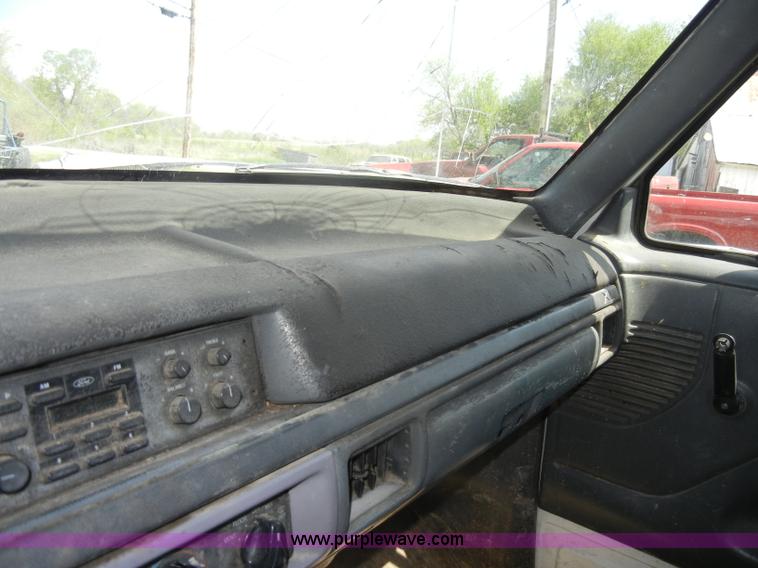 image for item C4245 1993 Ford F350 XL pickup truck