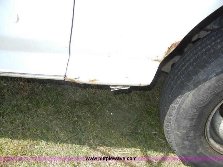 image for item C4245 1993 Ford F350 XL pickup truck