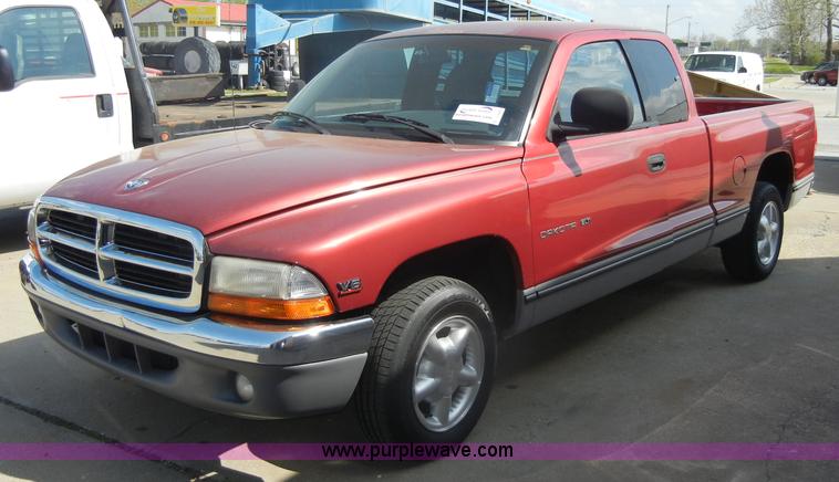 image for item C4249 1998 Dodge Dakota SLT club cab pickup truck