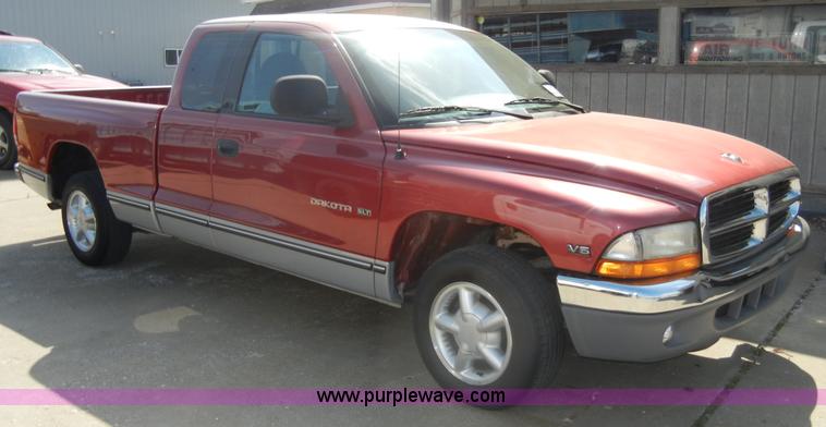 image for item C4249 1998 Dodge Dakota SLT club cab pickup truck