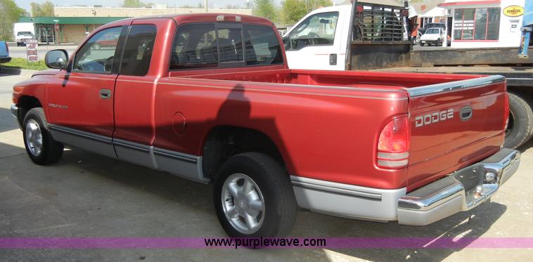 image for item C4249 1998 Dodge Dakota SLT club cab pickup truck