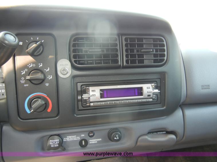 image for item C4249 1998 Dodge Dakota SLT club cab pickup truck