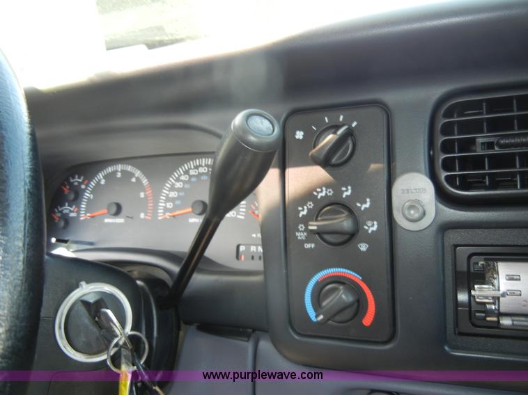 image for item C4249 1998 Dodge Dakota SLT club cab pickup truck