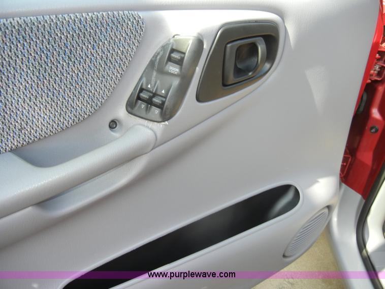 image for item C4249 1998 Dodge Dakota SLT club cab pickup truck