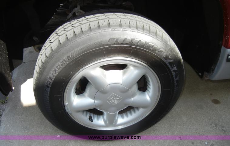 image for item C4249 1998 Dodge Dakota SLT club cab pickup truck